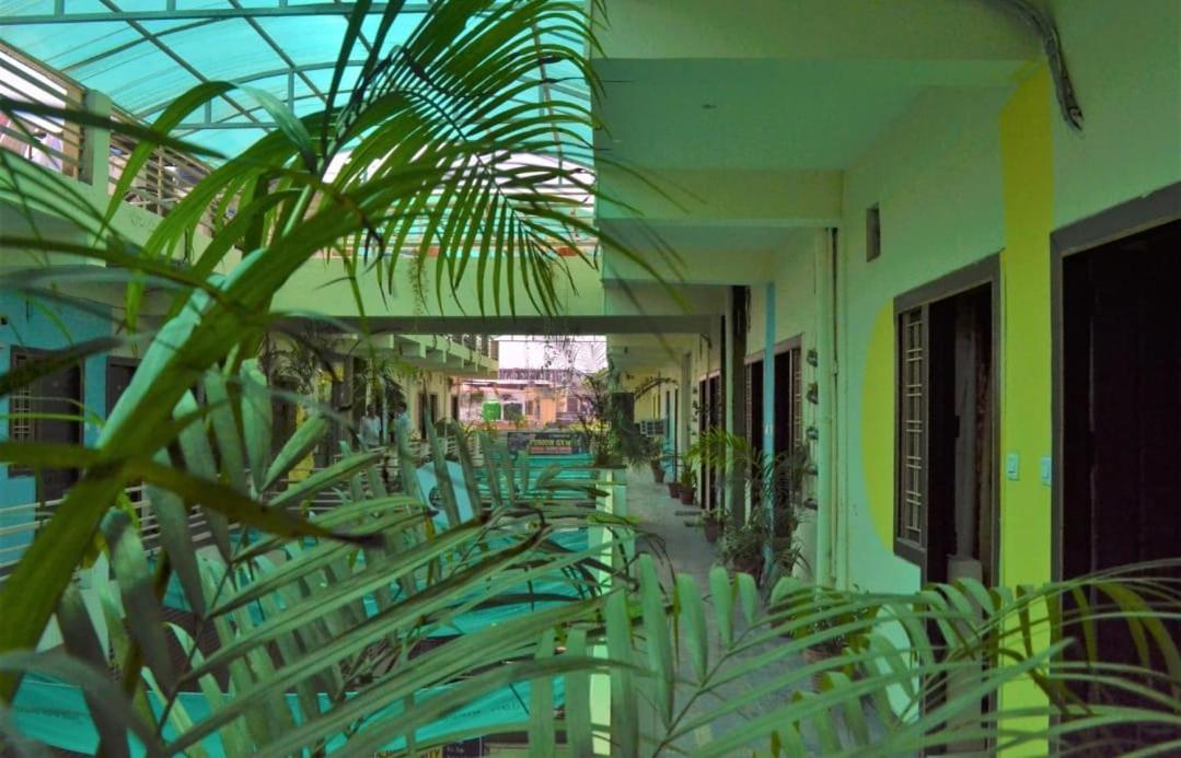 Hotel Atrium Inn Rishīkesh Exteriör bild